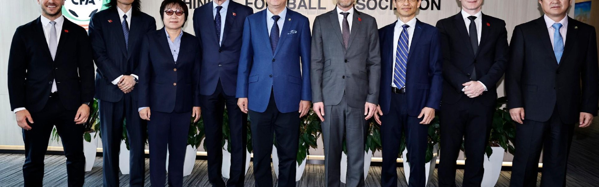 开云-FIFA秘书长、温格一行到访中国足协，考察国家足球青训中心