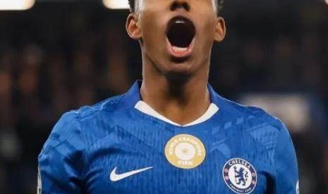 开云体育-埃斯特旺：适应很顺利 第一次见雪 每周两次英语课