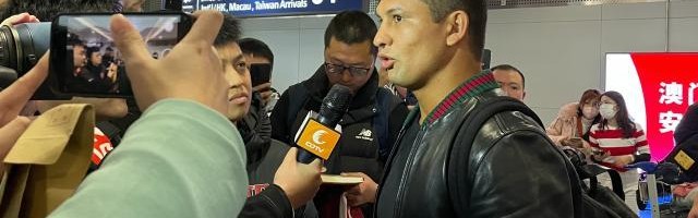 开云体育官网-艾克森抵达成都只差官宣 球迷接机齐喊“成都雄起”